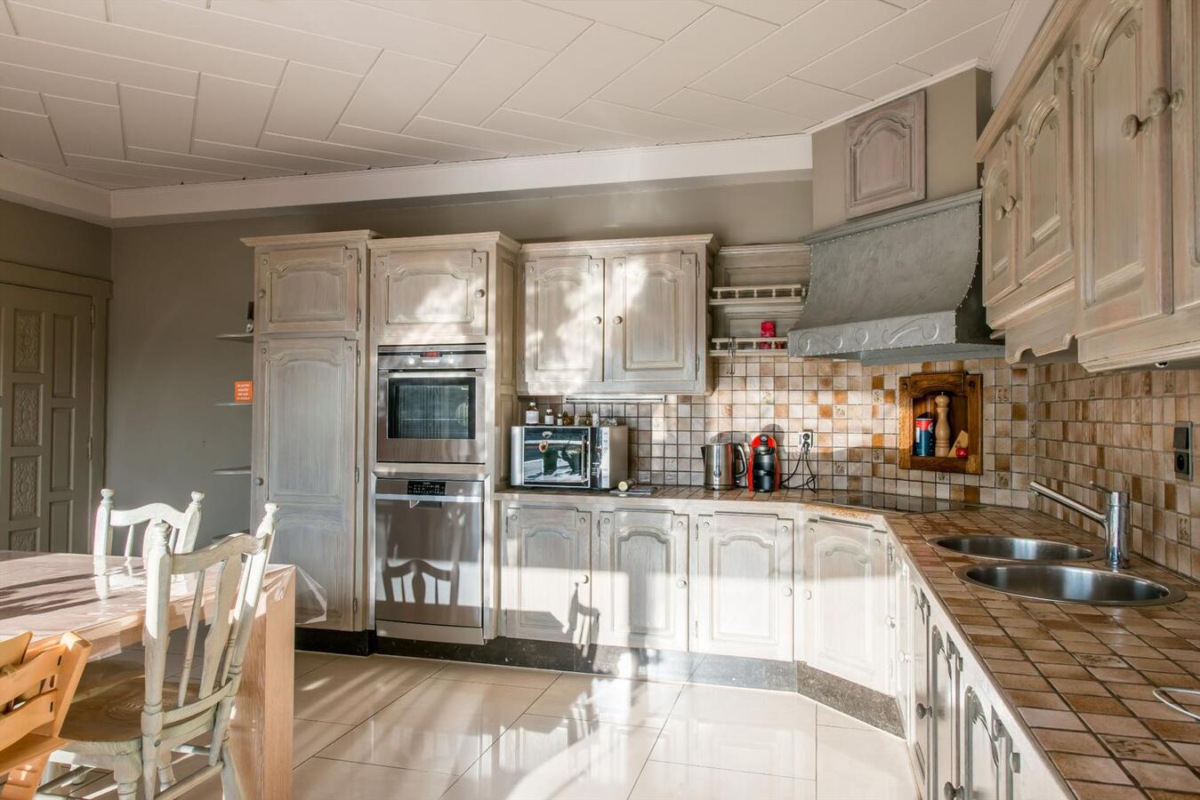 Uitstekend gelegen villa met prachtige vergezichten op 1ha28a21ca 