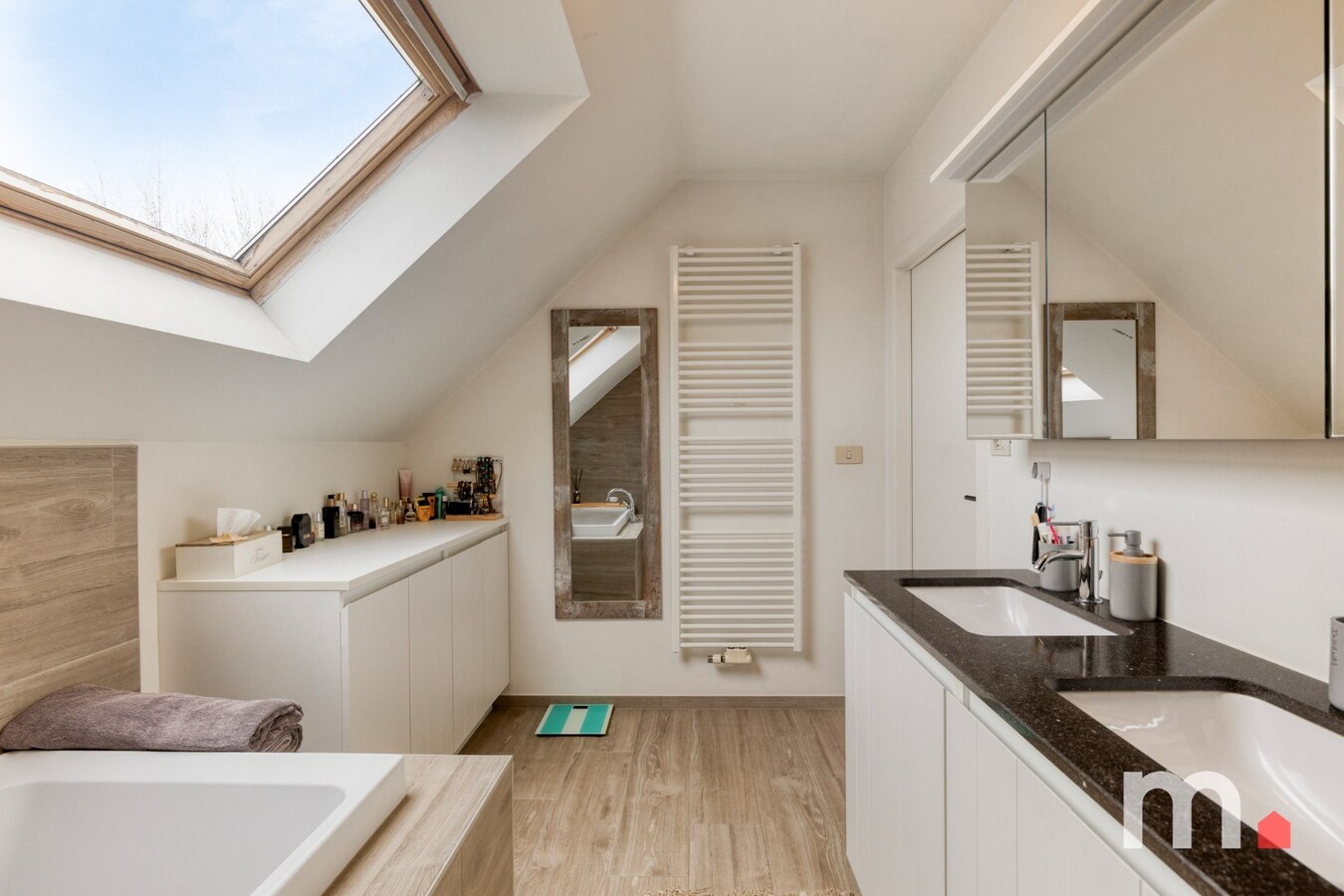 Unieke Villa te Roeselare in een doodlopende straat op 578m² met zonnepanelen en EPC B  ! 