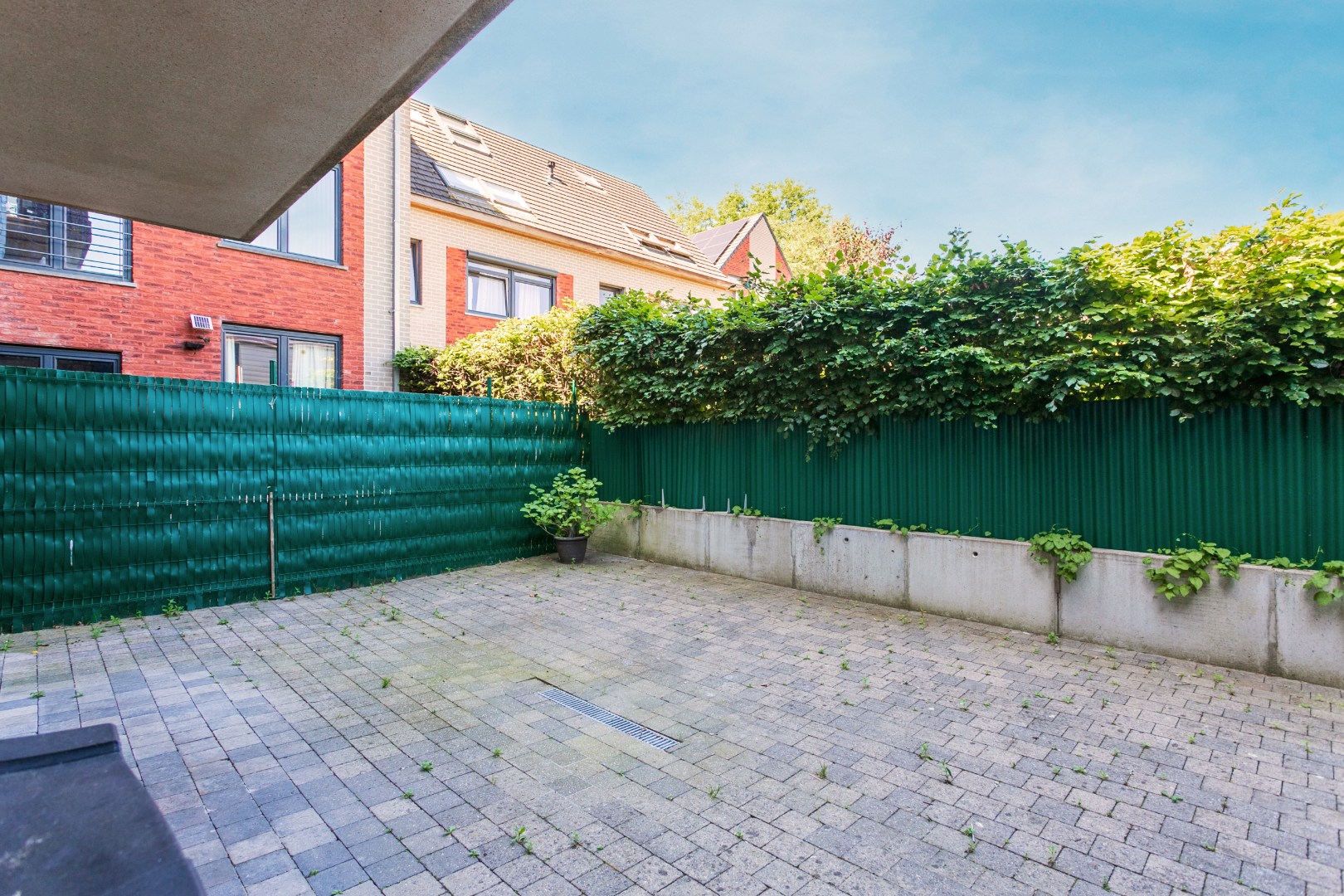 Appartement met 2 slpk, ruim terras en kelder 