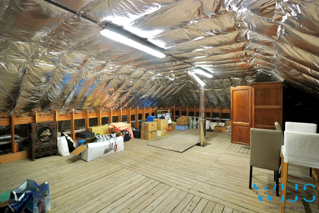 Ruime, energiezuinige gezinswoning te Oosteeklo ! 