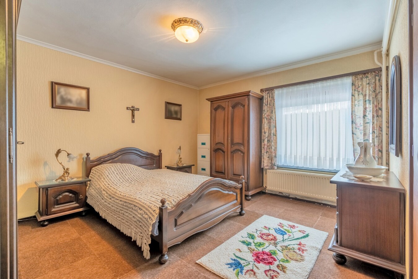 Rustig gelegen gelijkvloerse woning met garage en 3 slaapkamers in Niel-bij-As . 