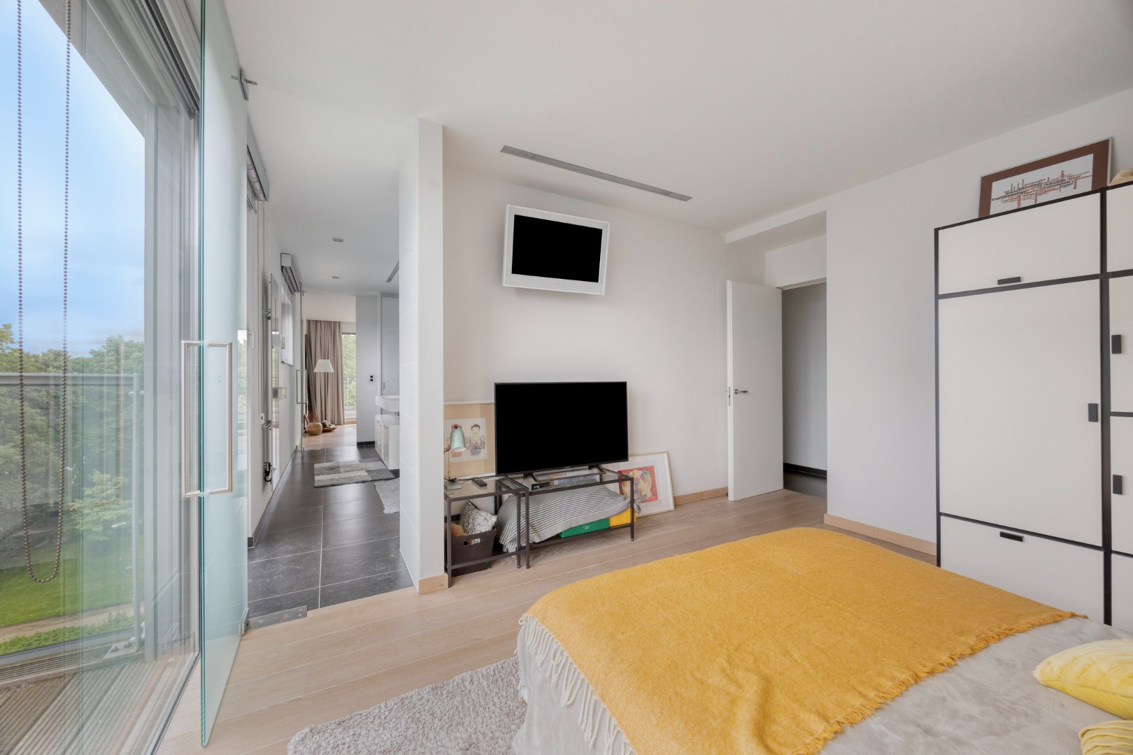 Slaapkamer 2 met doorgang badkamer