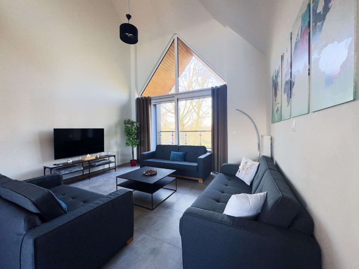 Superbe duplex meublé et lumineux, idéalement situé au pied du boulevard ! 