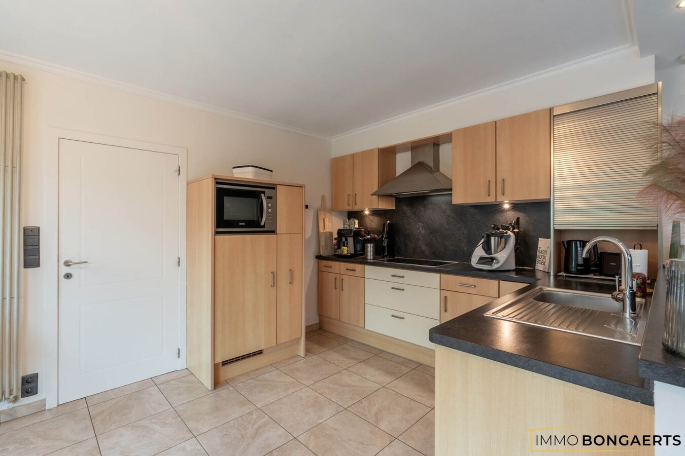 Ruime instapklare woning in het centrum van Neeroeteren met tuin, garage en 3 slaapkamers. 