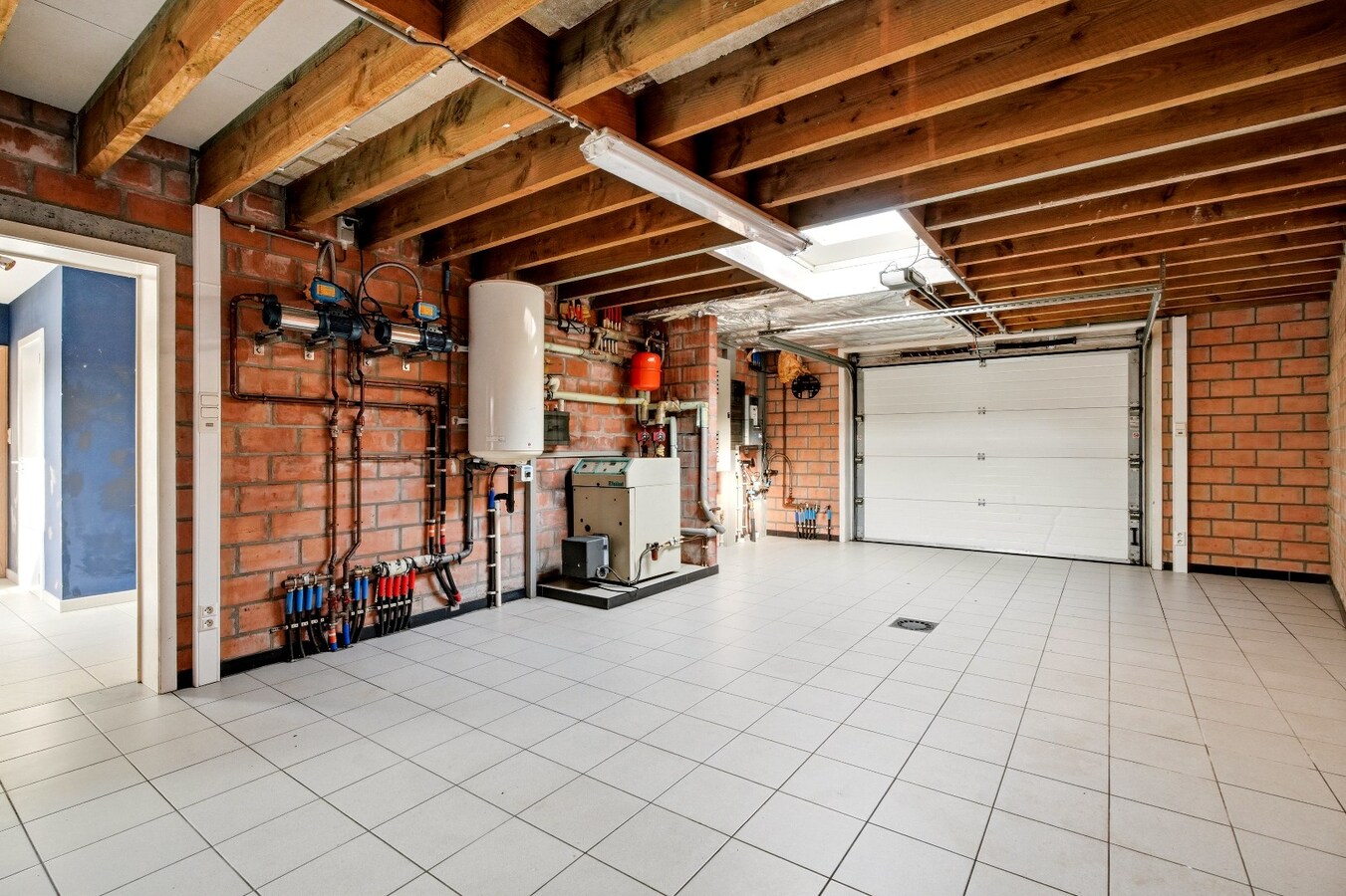 Ruime halfopen woning met 5 slaapkamers te koop in Werken met garage en ruime tuin! 