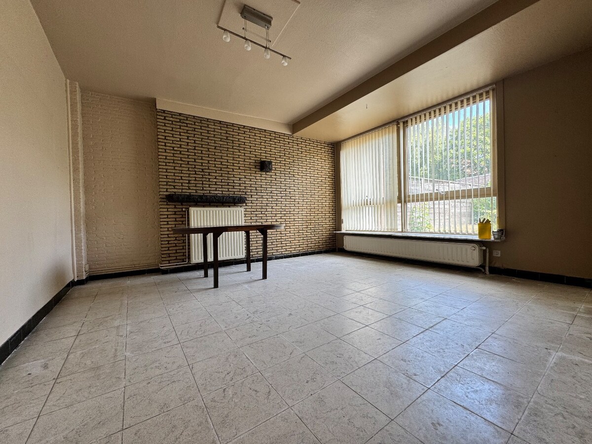 Ruime woning met 5 slaapkamers, tuin en garage in Wingene 