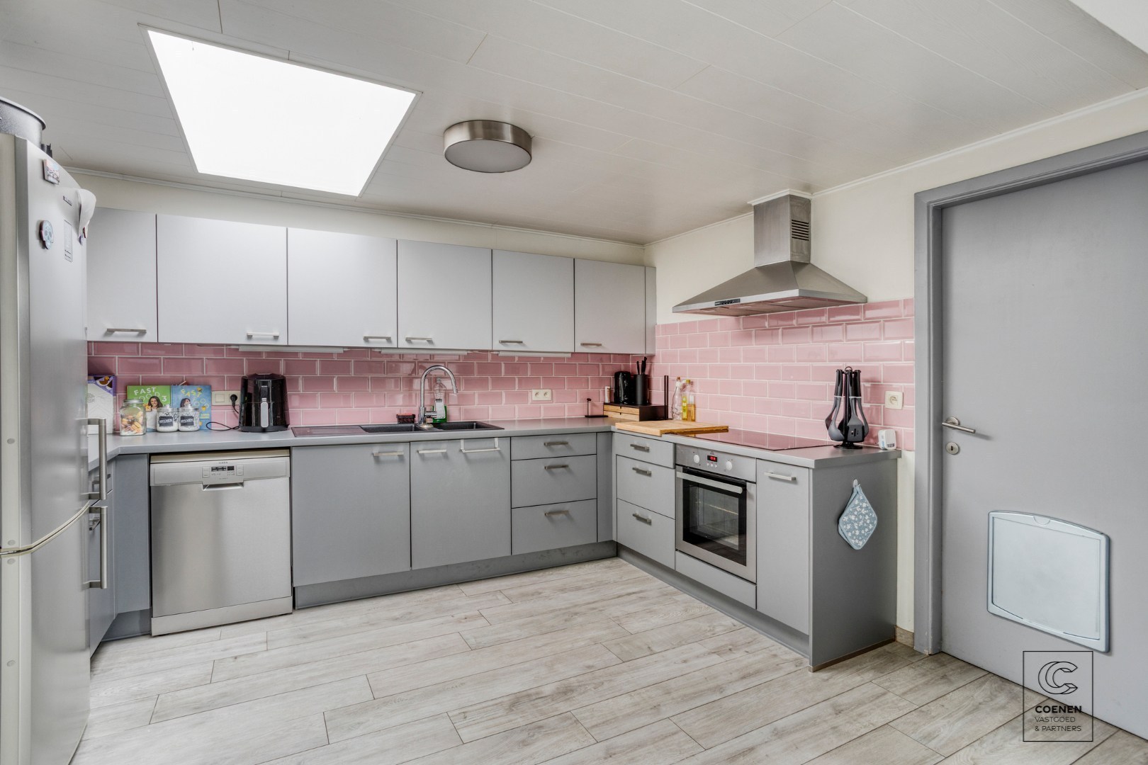 Zeer ruime en instapklare woning van 181 m², 4 slpk's en zeer leuke, zonnige tuin met prachtig uitzicht! 