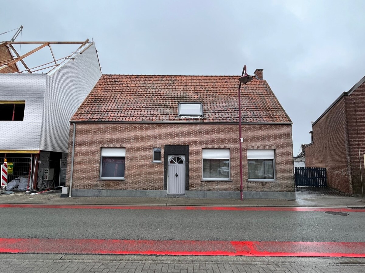 Bijzonder ruime, praktisch ingedeelde gezinswoning 