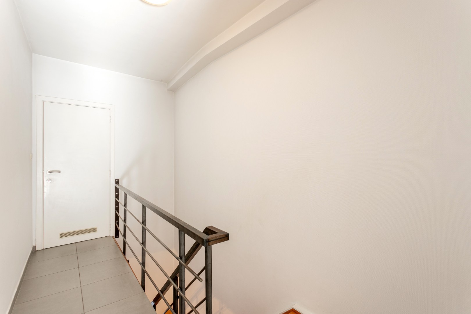 Handelspand met woonst te Halle centrum 