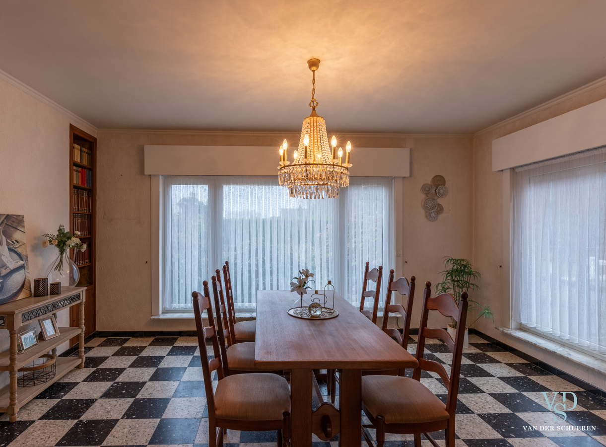 Degelijke, op te frissen Half Open Bebouwing. 