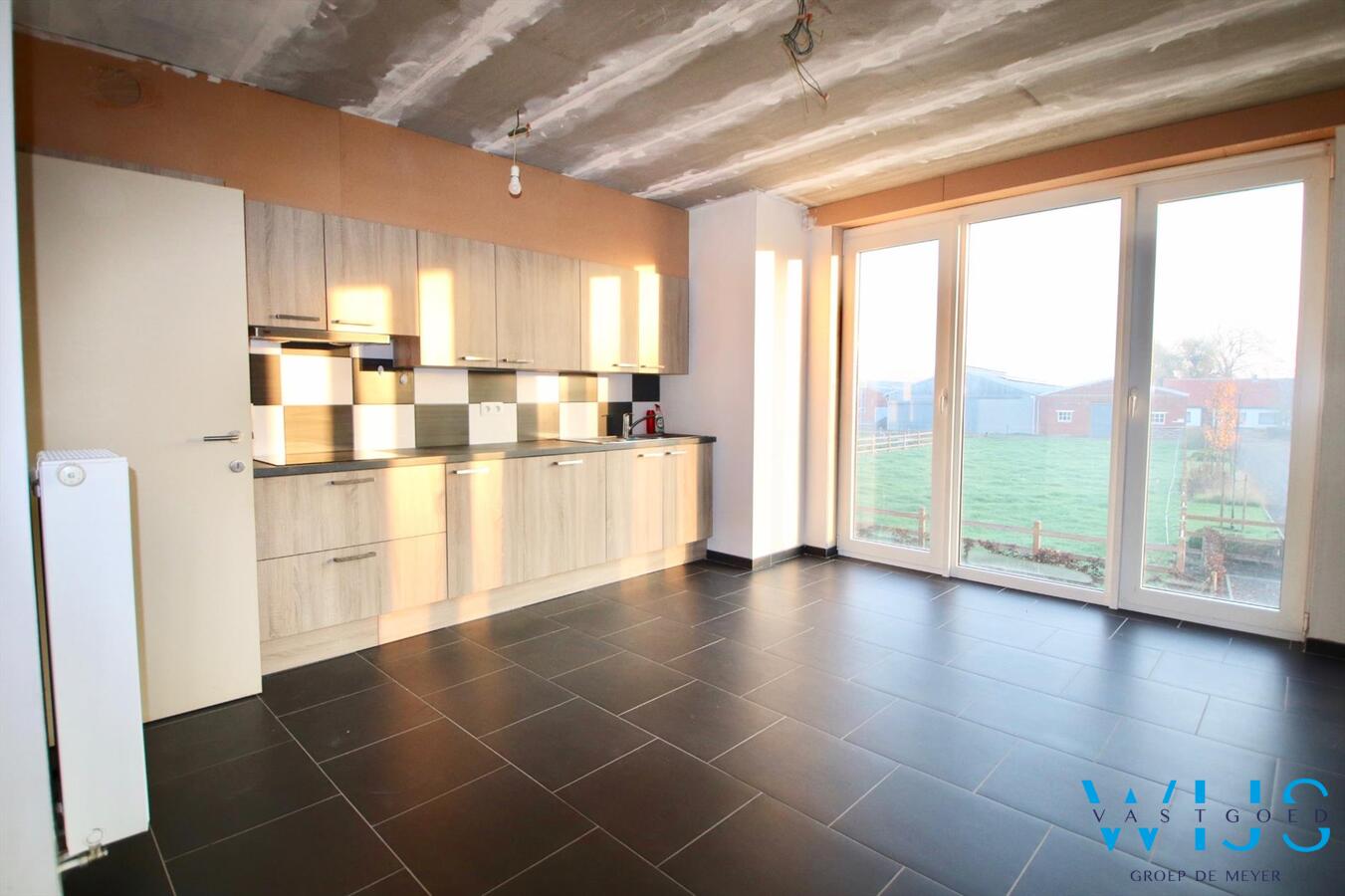 Recent tweeslaapkamer appartement met zonneterras &amp; garage te BASSEVELDE! 