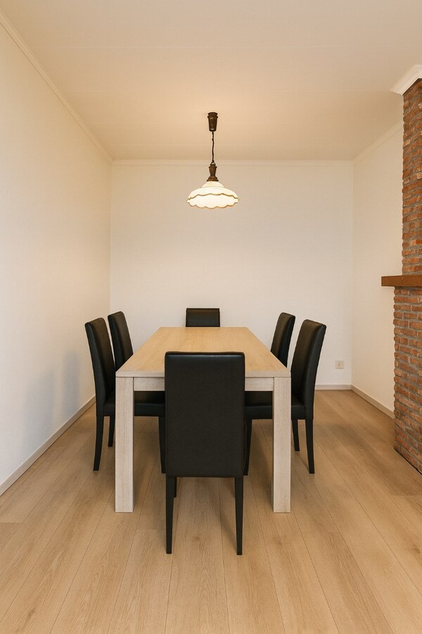 Uniek handelshuis met voormalig café en twee duplexappartementen te koop op toplocatie in het hart van Sint-Niklaas! 