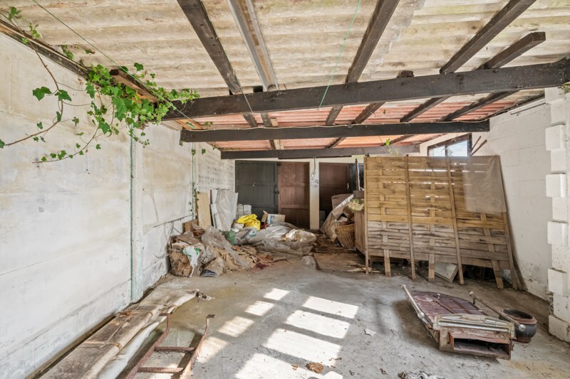 Te renoveren vrijstaande woning met prachtig uitzicht in natuurgebied 