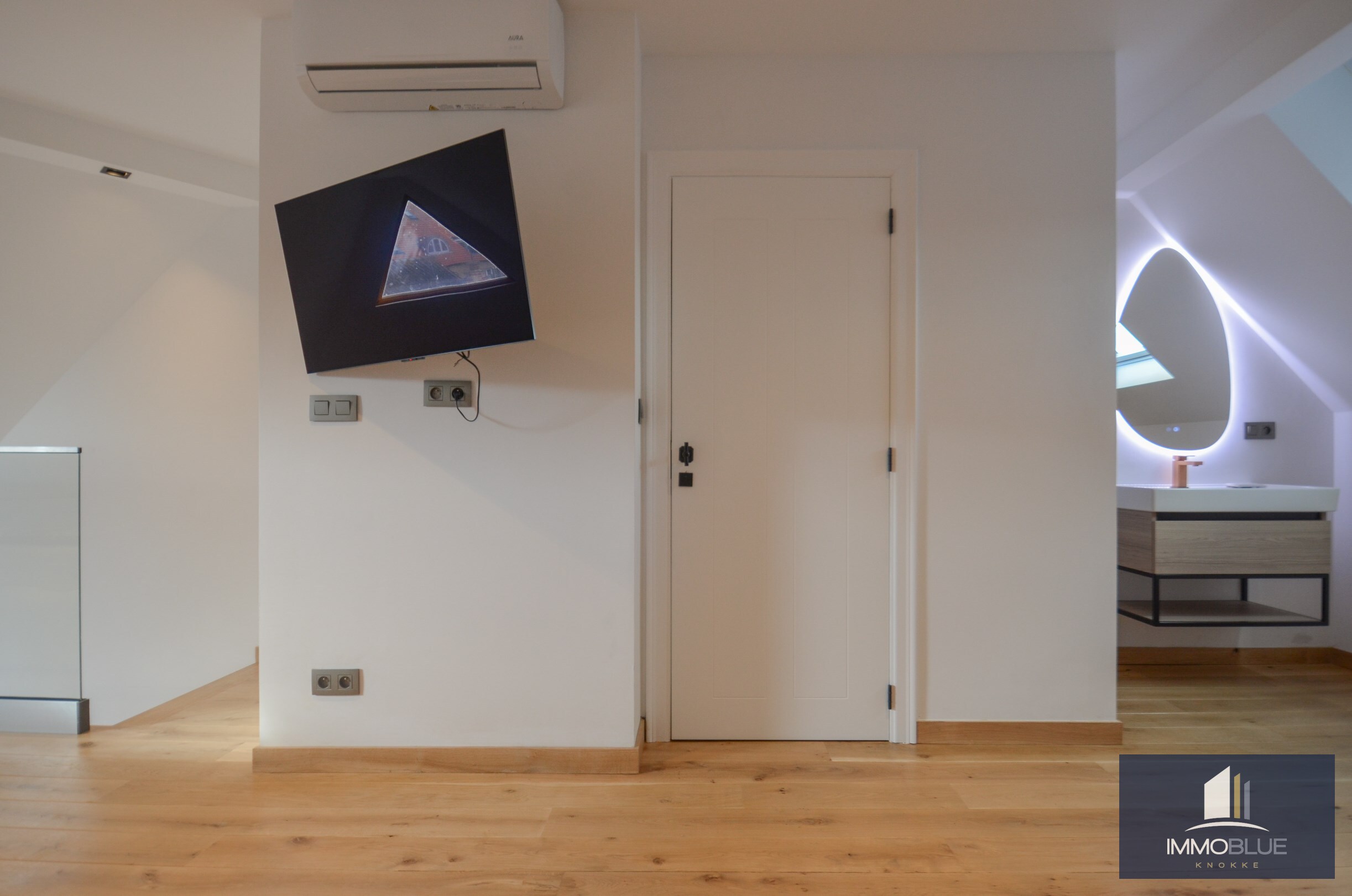 EXCLUSIEF : Duplexappartement met ruim terras gelegen in een kleinschalige nieuwbouwresidentie in Art Deco-stijl. 