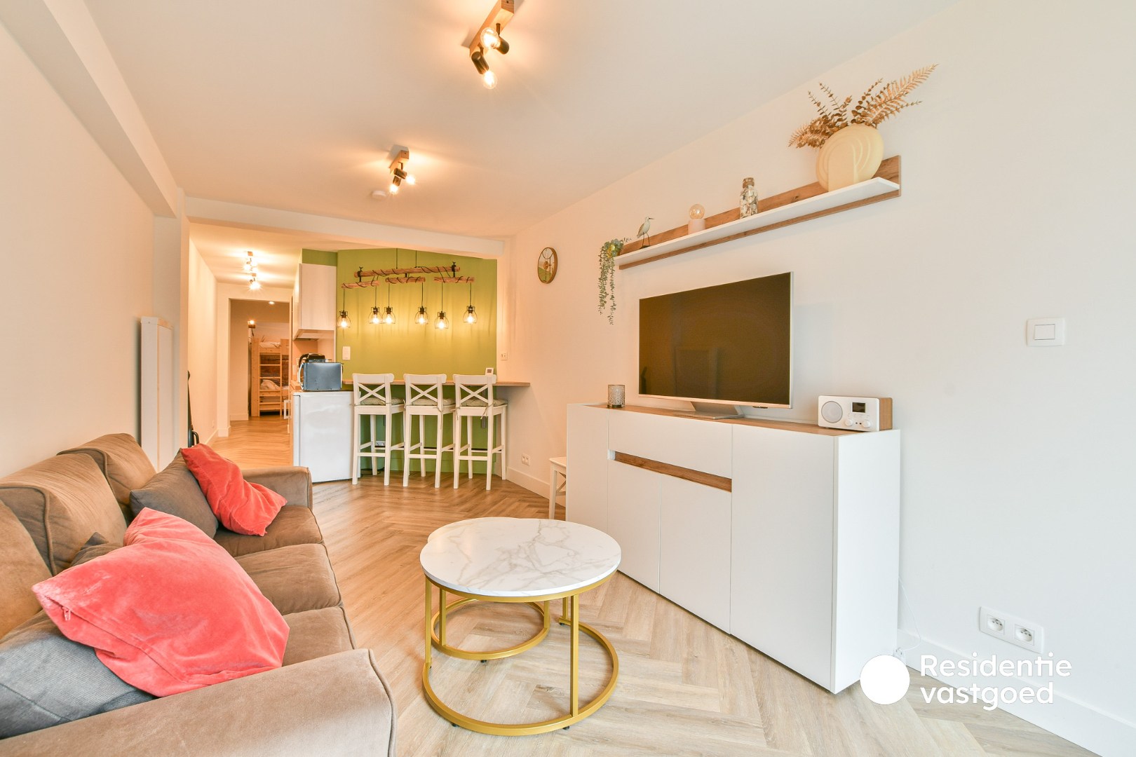 Volledig vernieuwd appartement te koop - achterkant zeedijk Wenduine! 