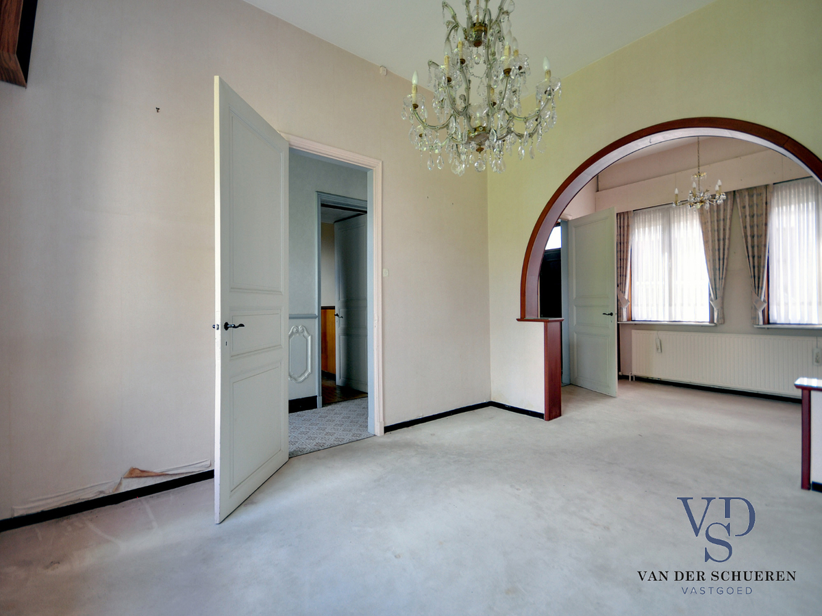 Degelijke en stijlvolle herenwoning. Uitstekend gelegen ! 