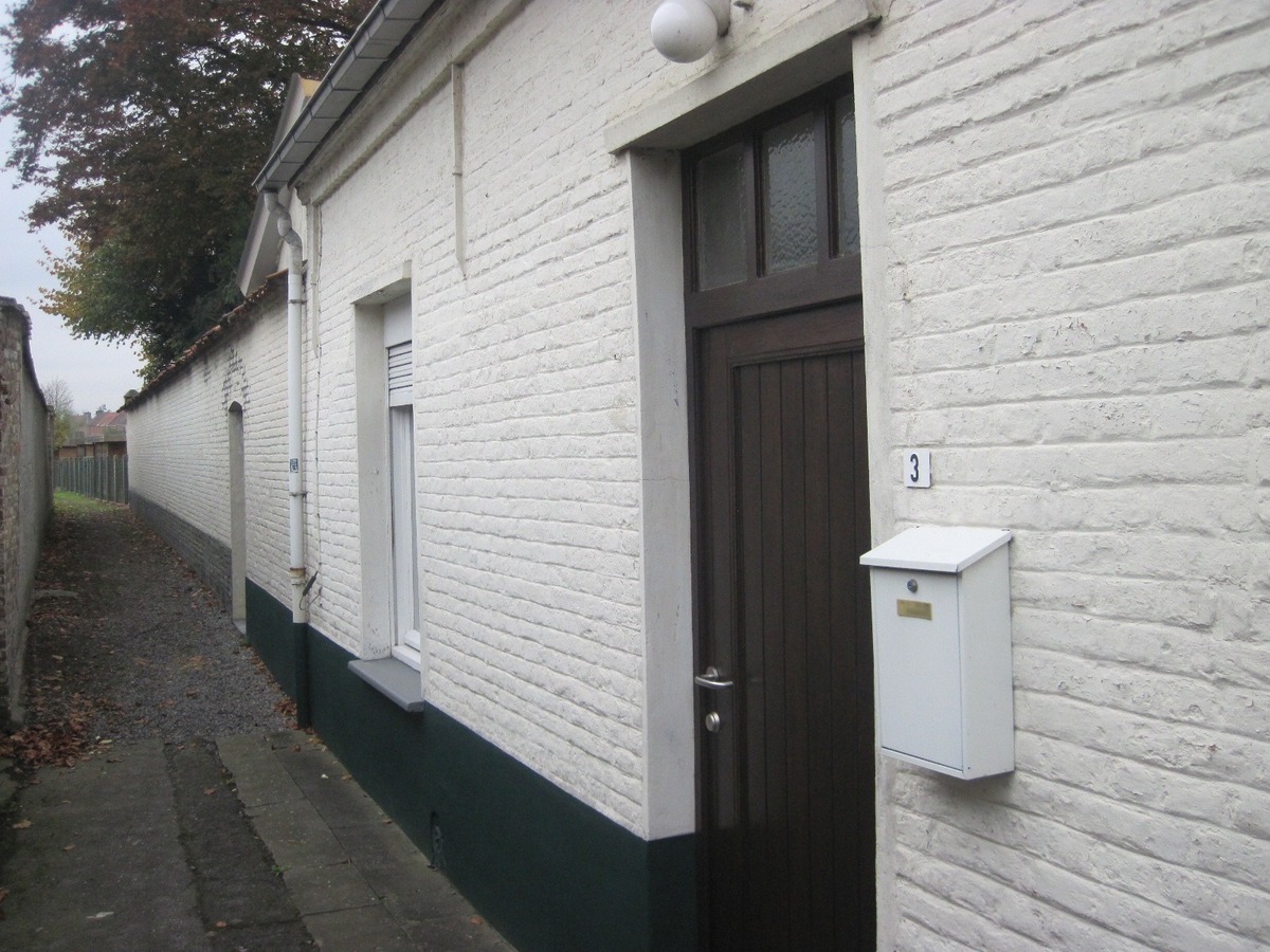 Verzorgde, authentieke rijwoning in hartje Asper. 