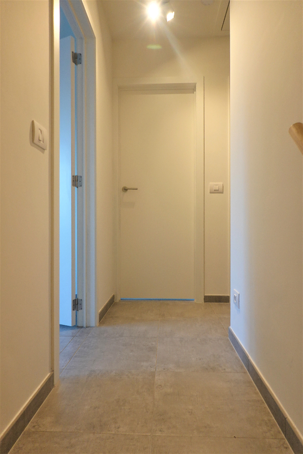 Halfopen nieuwbouw met inpandige garage 