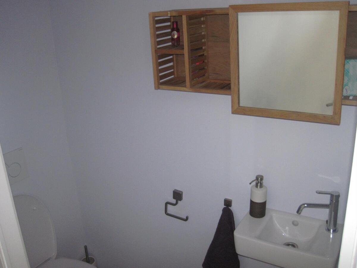 Ruim 2-slp-appartement met groot zonneterras én garage. Geen vaste kosten ! 