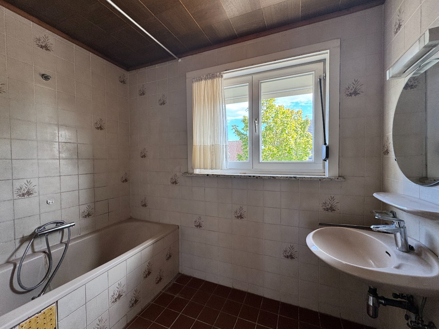 Gezellige woning met stadstuin, garage en uitweg langsachter. 