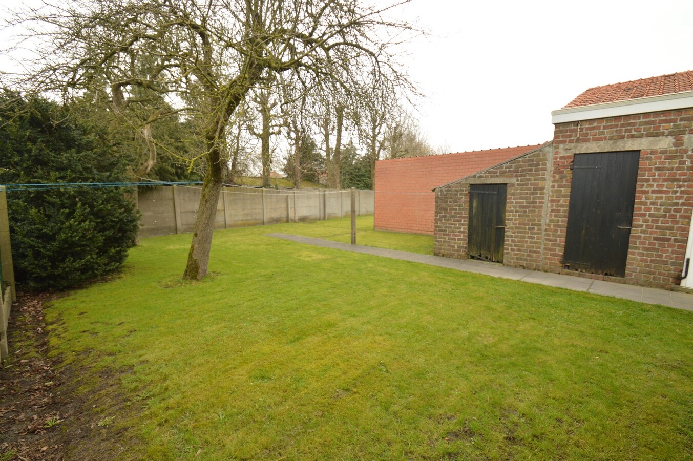 Te renoveren, goed gelegen halfopen bebouwing - Westkapelle 