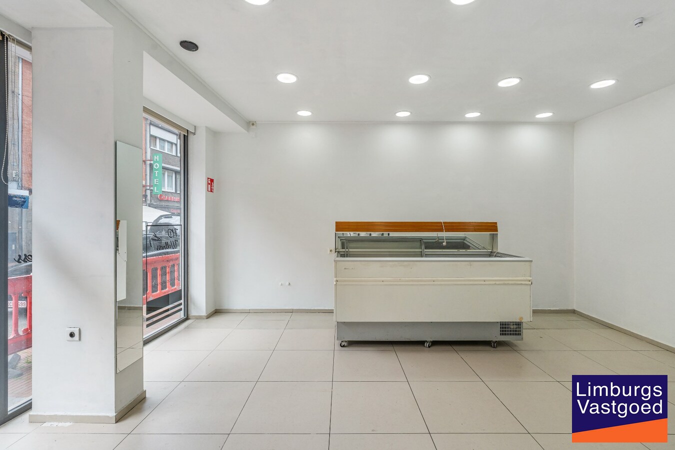 Commercieel uitstekend gelegen handelspand, 60m² 