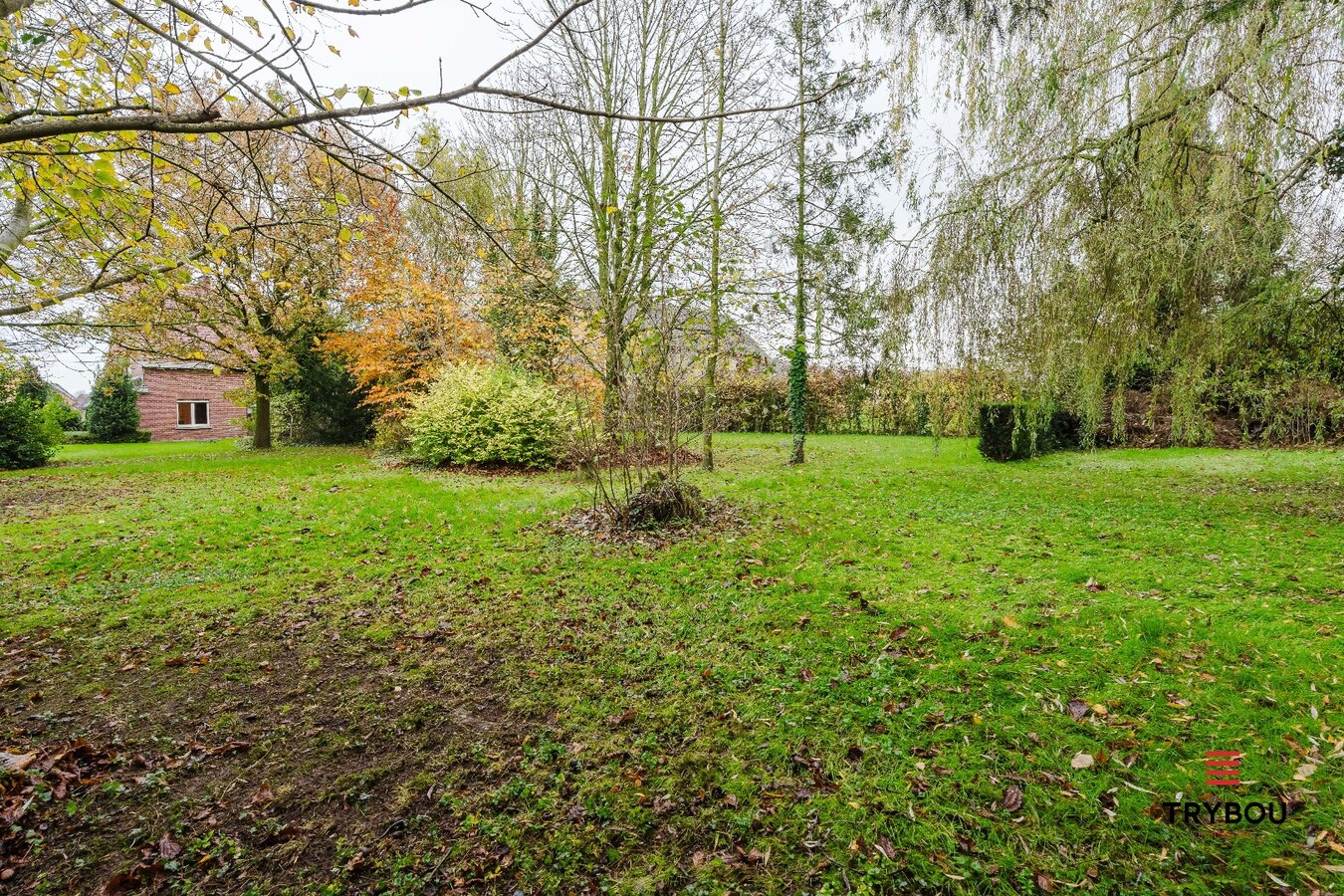 Alleenstaande woning op een ruim perceel van 2270 m² met rustige ligging te Langemark 