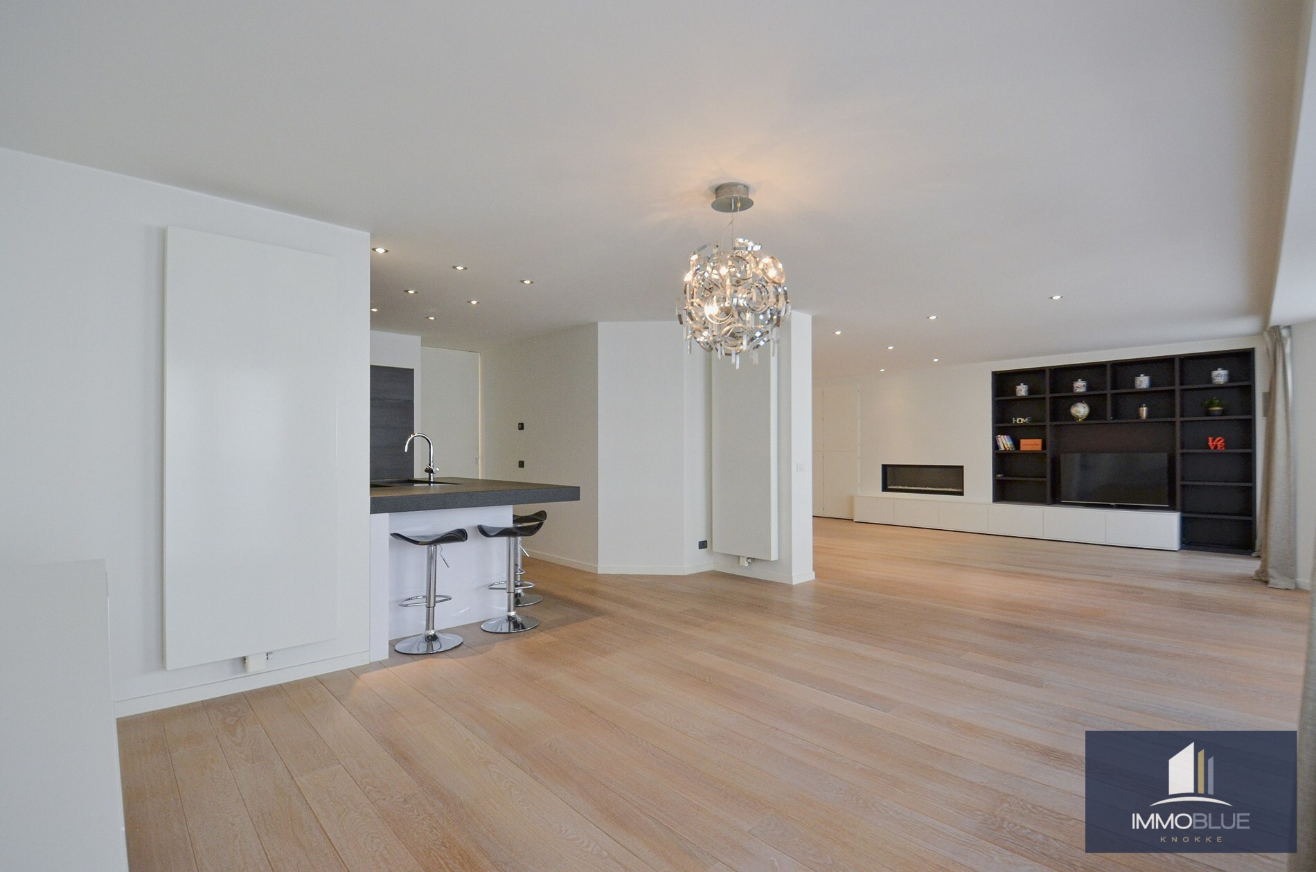 Topaanbieding – Uitzonderlijk ruim appartement gelegen in een stijlvolle residentie. 