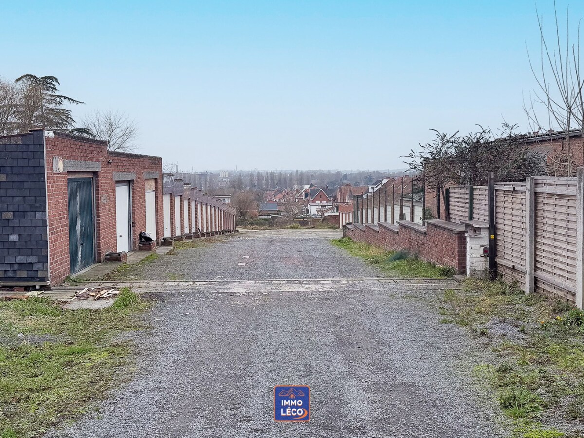 Garage fermé pour une voiture, chaussée du Risquons-Tout à Mouscron ! 