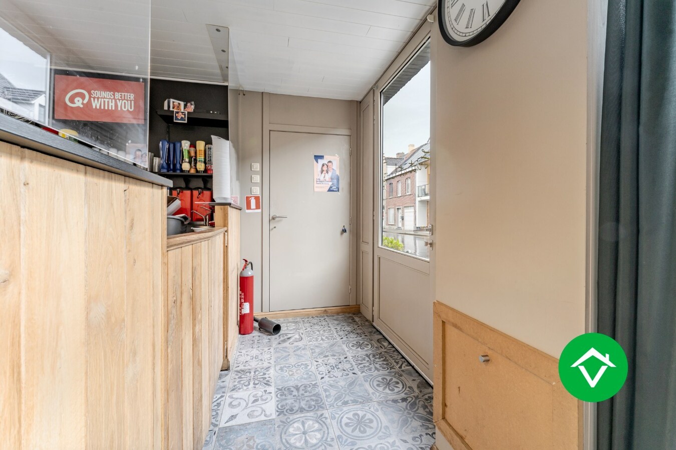 Handelswoning met goeddraaiende frituur te koop in centrum Eernegem 
