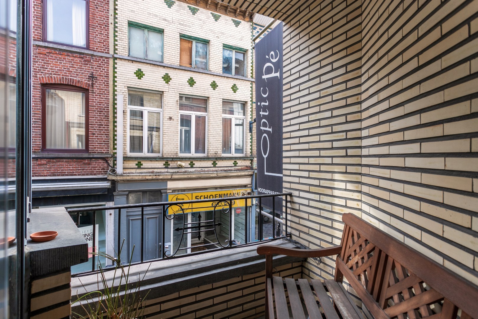 Handelspand met woonst te Halle centrum 