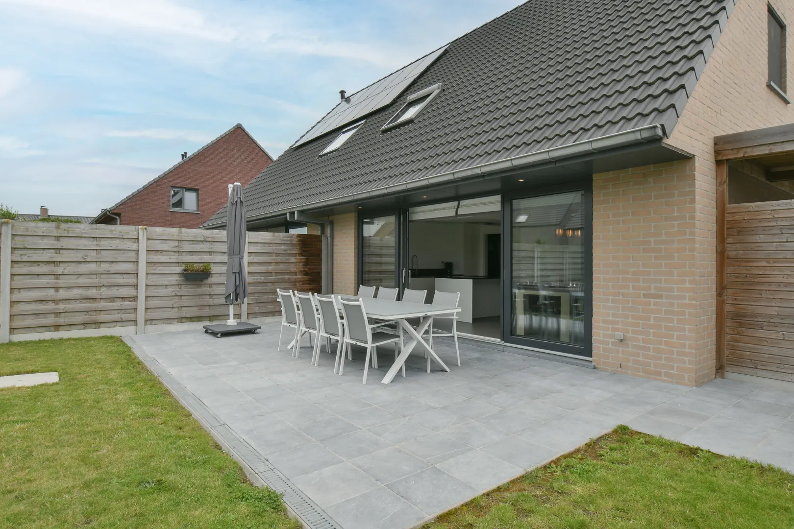 Recente woning (3 slpk) met zeer open leefruimte en mooie tuin