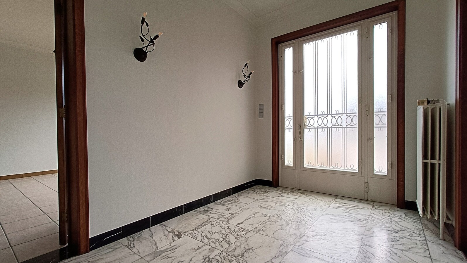 Ruime villa met garage en tuin 