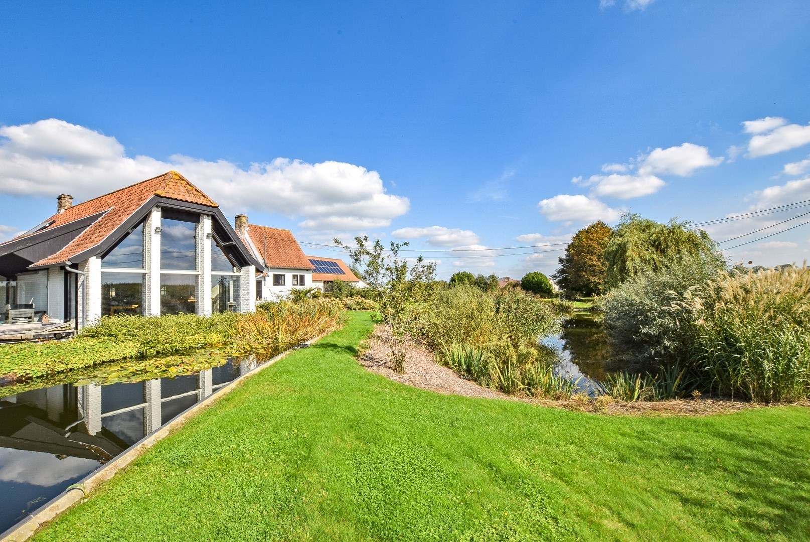 Instapklare woning met loods gelegen in een doodlopende straat 