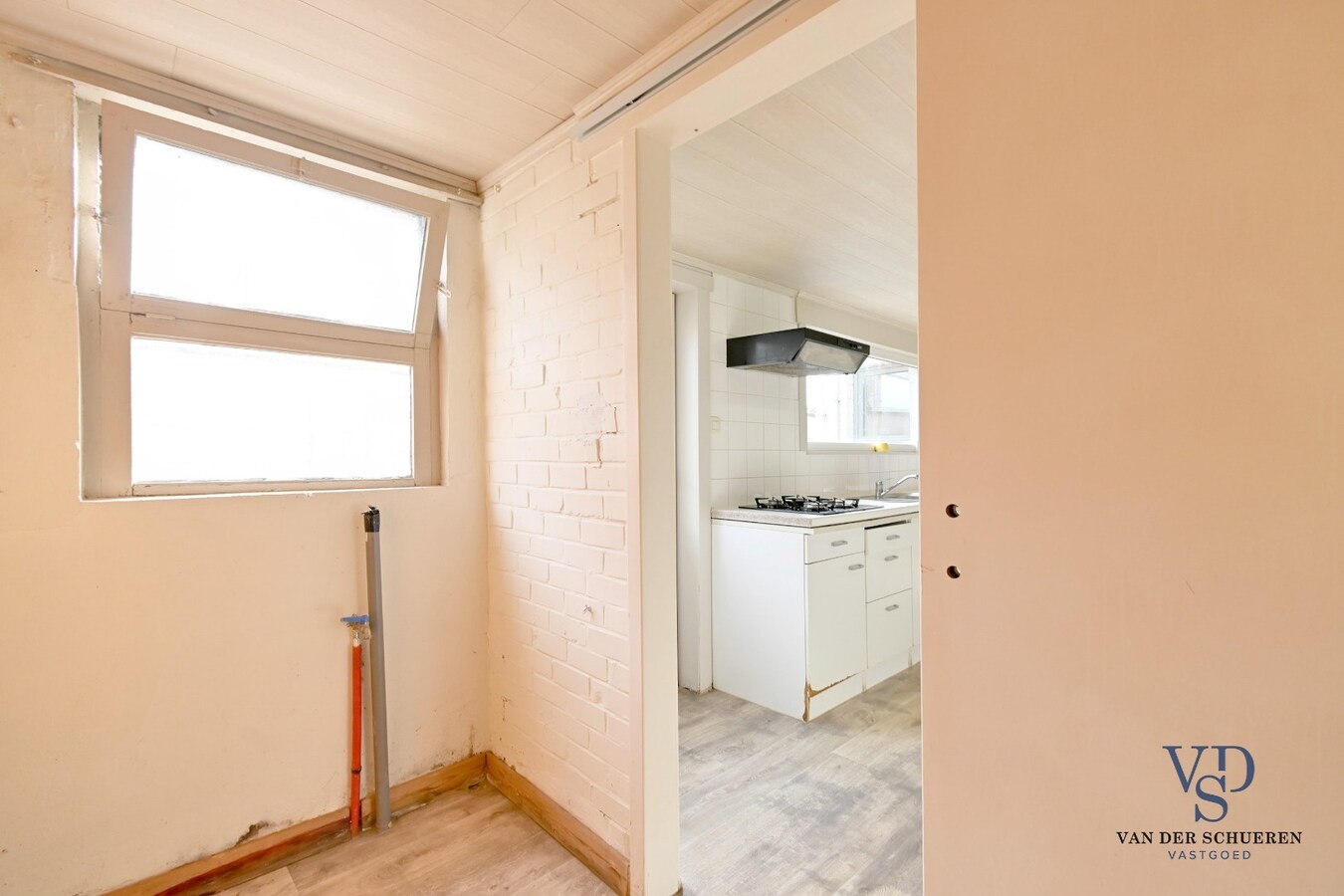 Te renoveren woning in centrum Balegem. 