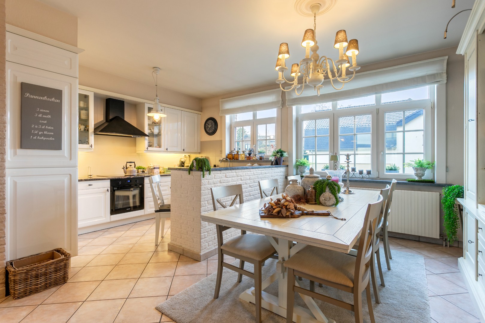 Bel-étage te koop met 3 slpks, terras en garage op +- 4,5are 