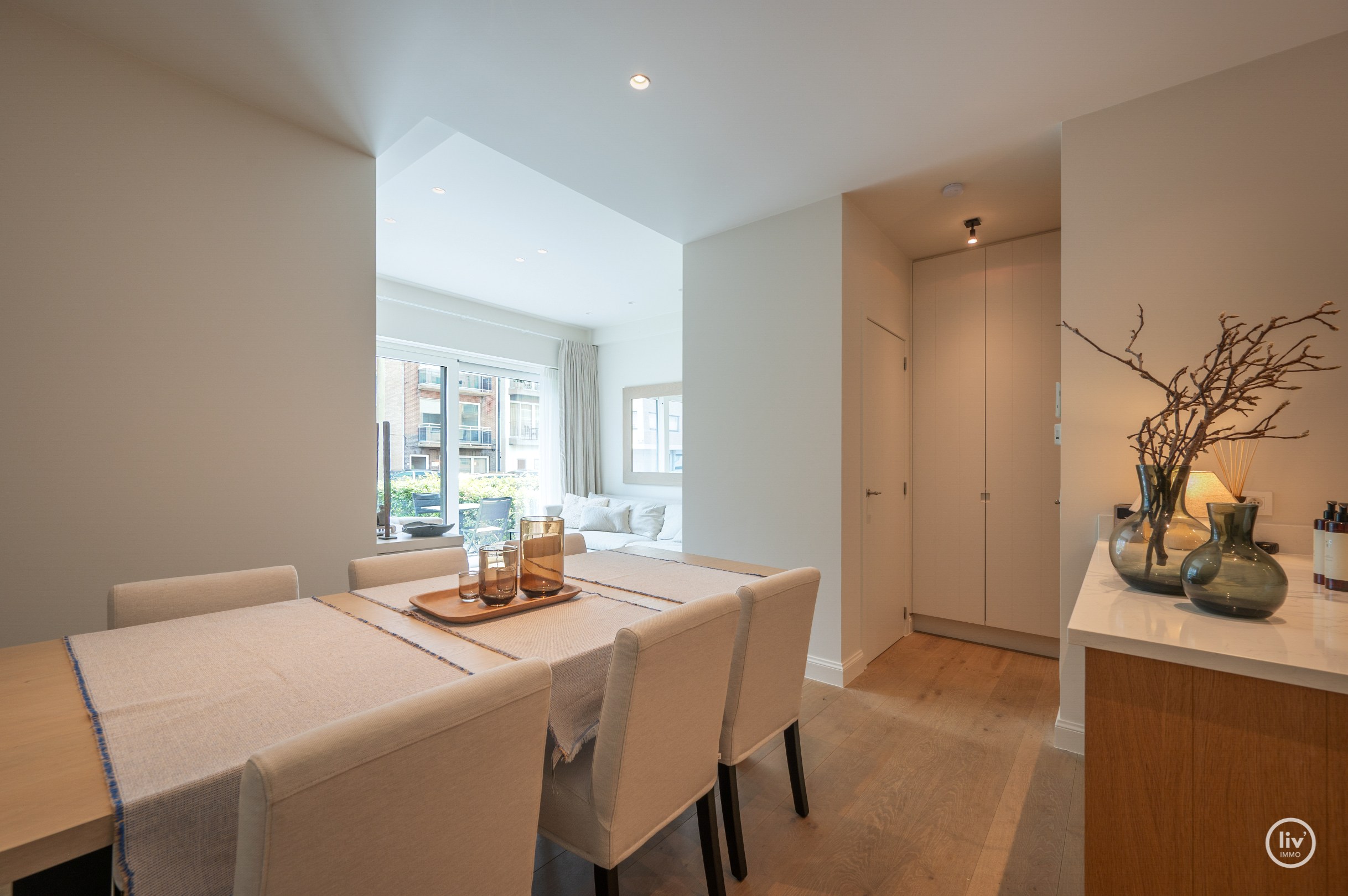 Gezellig gelijkvloersappartement met tof terras gelegen op de Leopoldlaan te Knokke. 