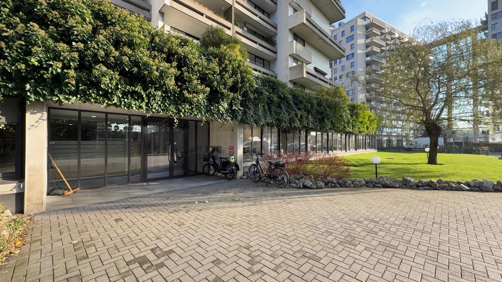 Gelijkvloerse kantoren te koop langs Singel in Antwerpen