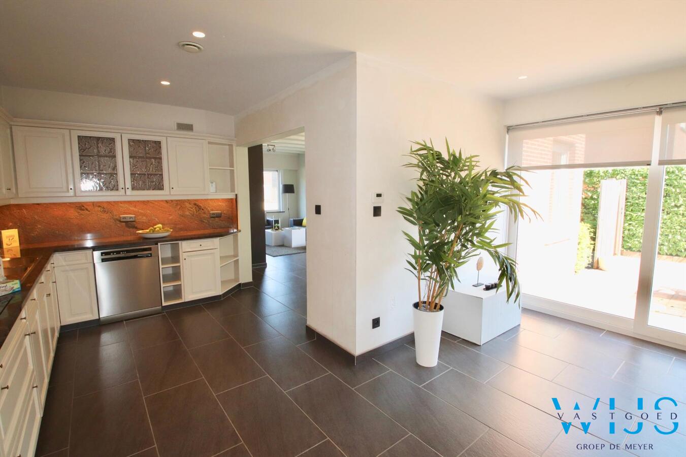 Gerenoveerd (2017) en gezellig woonhuis in hartje Ertvelde. 