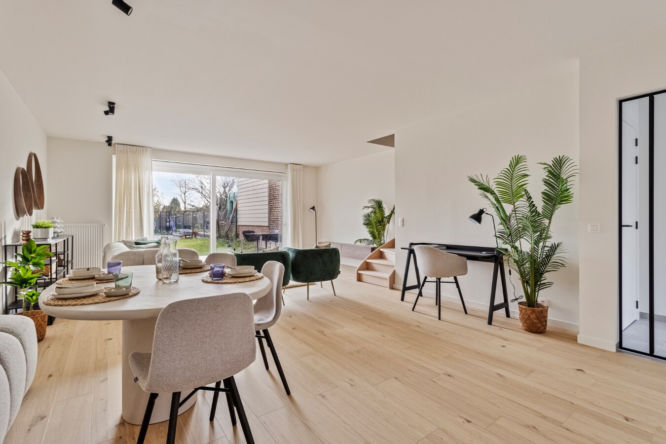 Instapklare en volledig afgewerkte nieuwbouwwoning 