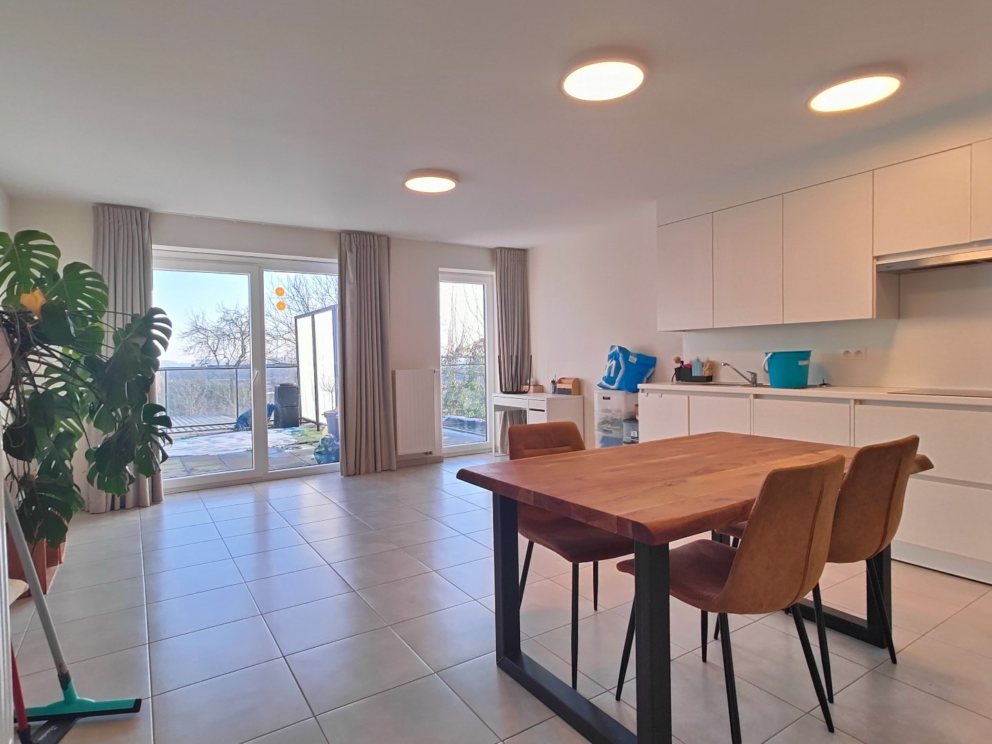 Recent tweeslaapkamer appartement met carport in centrum Beselare 