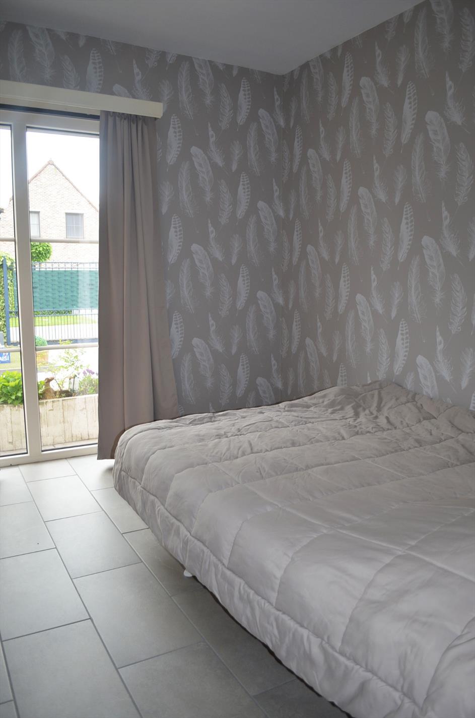 Totaal vernieuwde bungalow met  3 slpks, garage en tuin  rustig gelegen te Ertvelde 