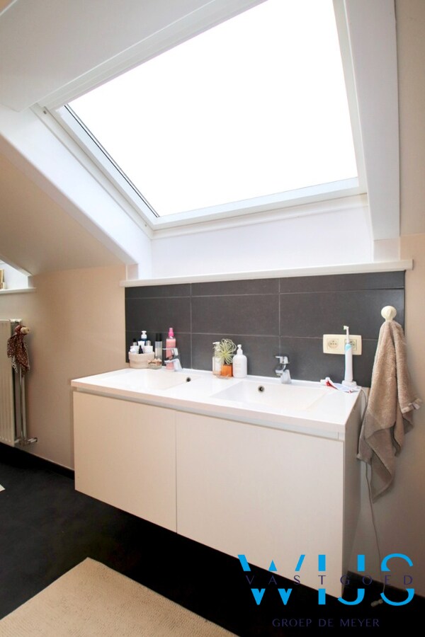 Uniek dakappartement te CENTRUM EVERGEM ! 