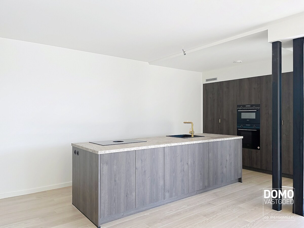 RUIM APPARTEMENT MET PRACHTIG TERRAS, LIFT EN GARAGEBOX IN CENTRUM KERMT 