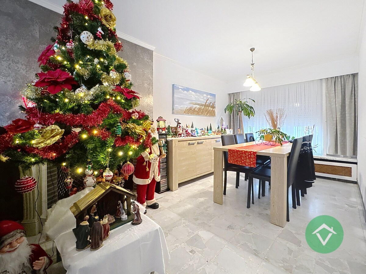 Ruime rijwoning met tuin, garage en 4 slaapkamers in Roeselare 