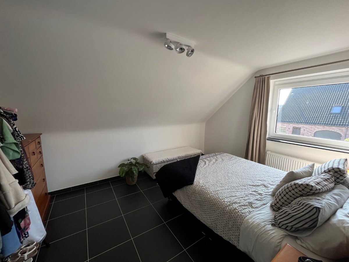 Ruime villa in residentiële wijk te Dikkelvenne 