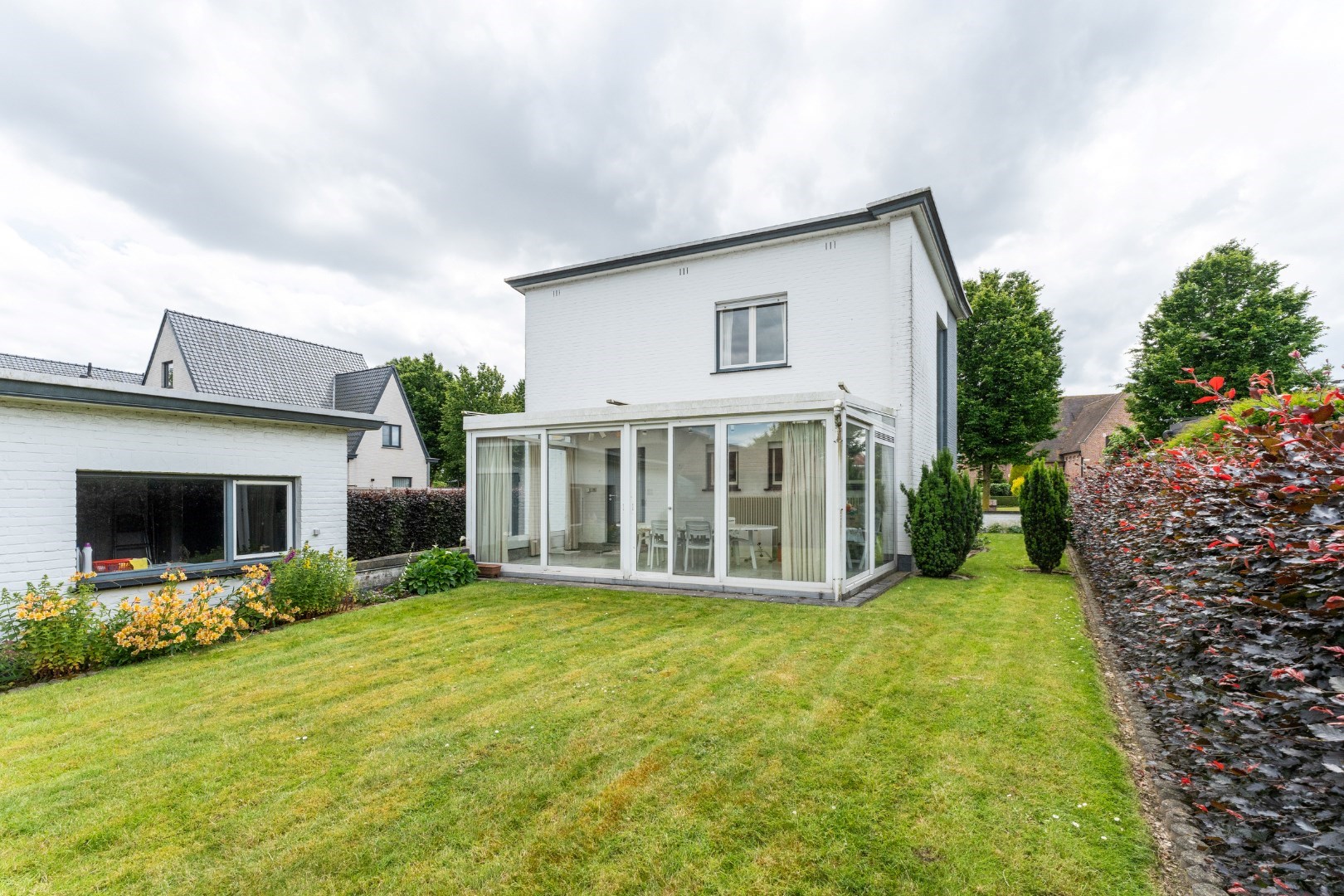 Centraal gelegen lichtrijke villa met 3 slpk, tuin en garage, Torhout 