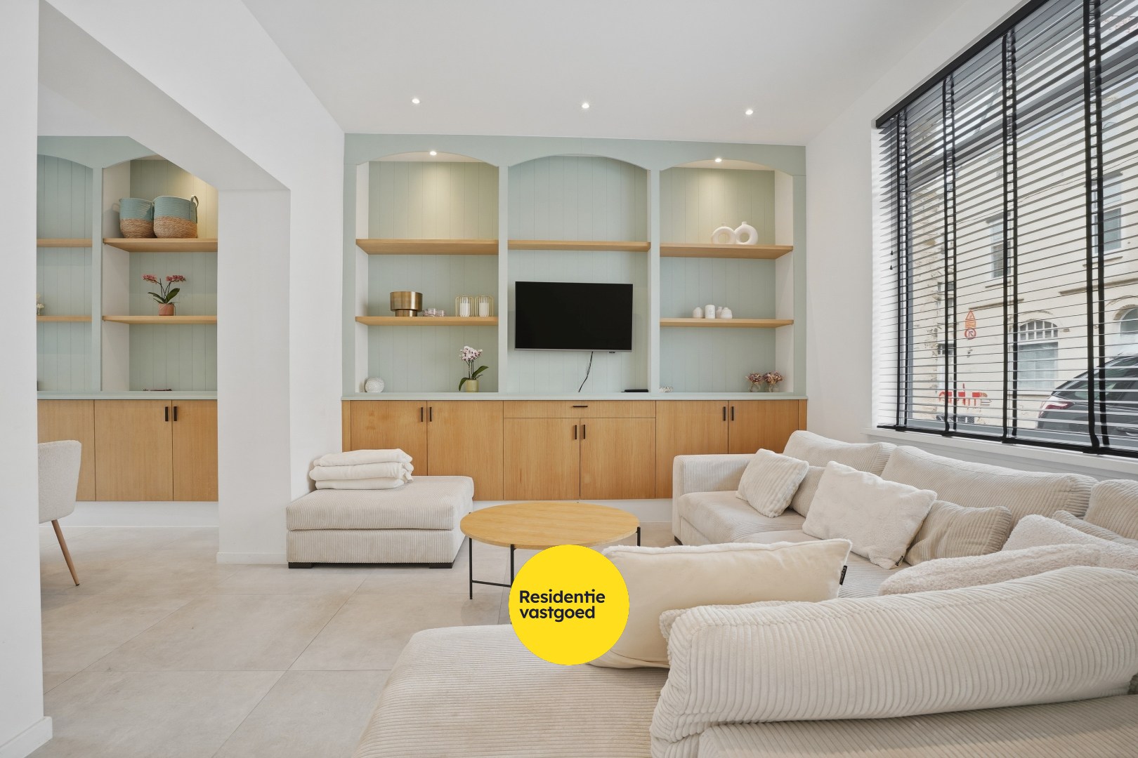 Subliem gerenoveerde herenwoning met 6 slaapkamers inclusief garage in Nieuwpoort-Stad op 135m² 