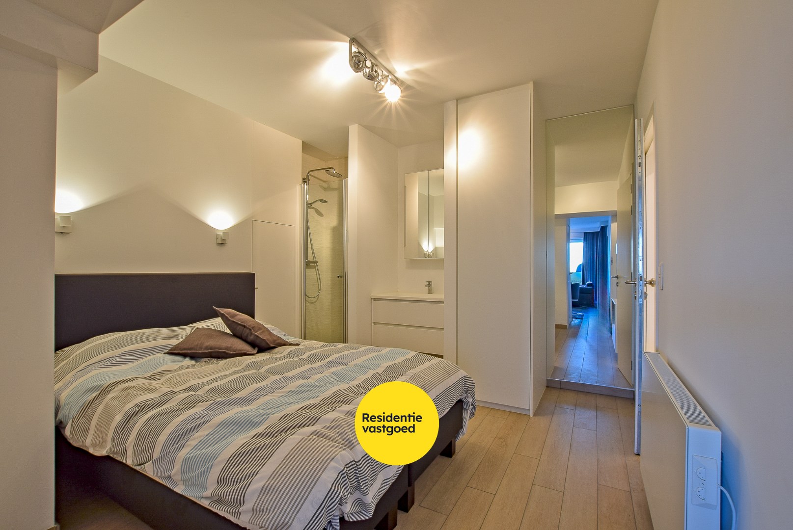 Prachtig afgewerkt appartement (45m²) met frontaal zeezicht op de zeedijk van Nieuwpoort! 