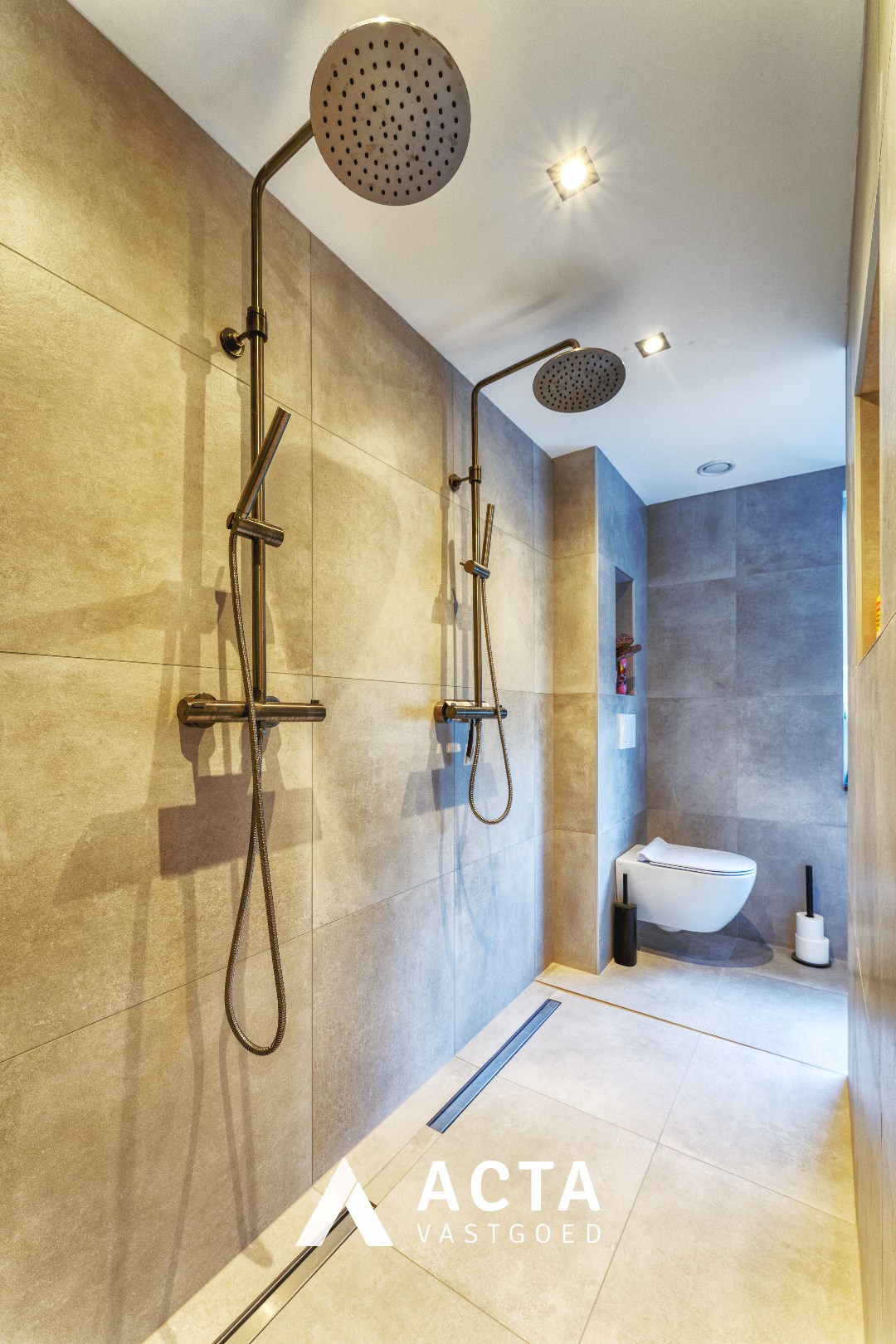 Gerenoveerde villa met vier slaapkamers in de Vicognewijk! 